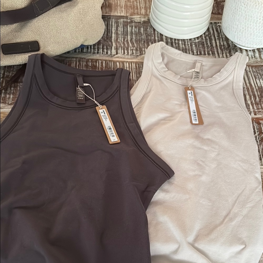 SKIMS Women's Sleeveless Tops - brown & beige